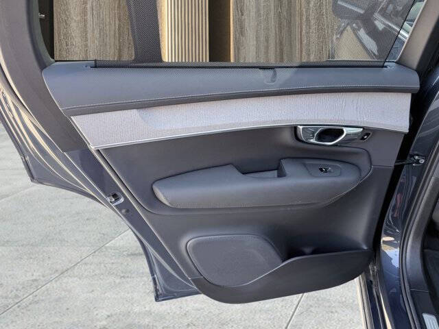 2025 Volvo XC90 T8 Ultra Bright Theme 6P