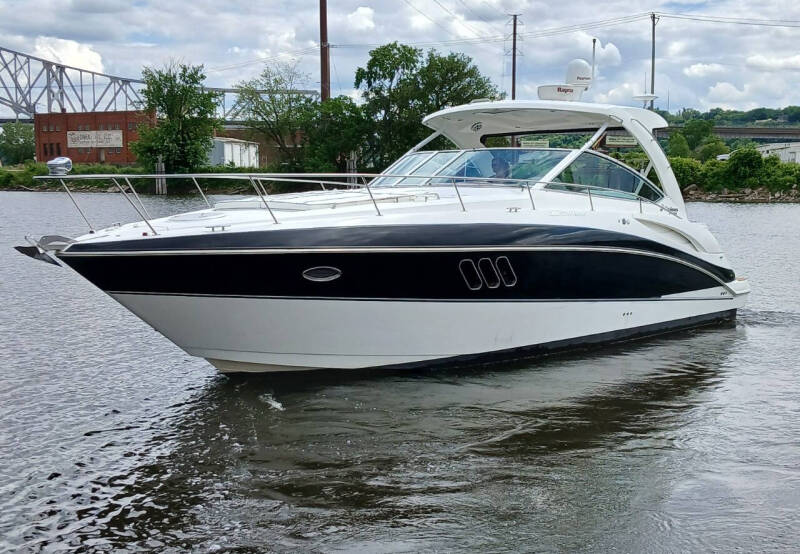 2012 Cruisers Yachts 380 Express