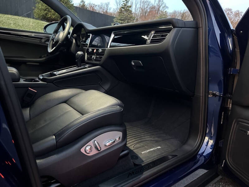 2024 Porsche Macan T