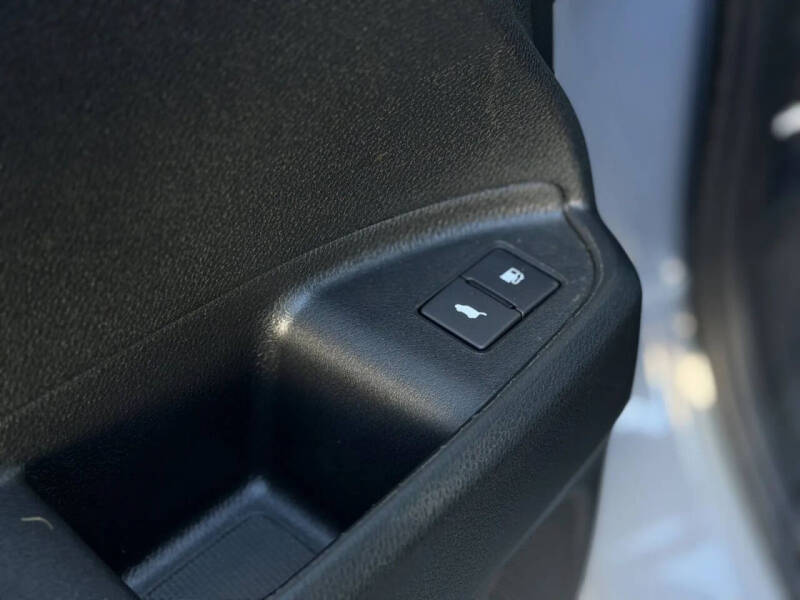 2022 Honda Pilot Touring w/Rear Captain's Chairs