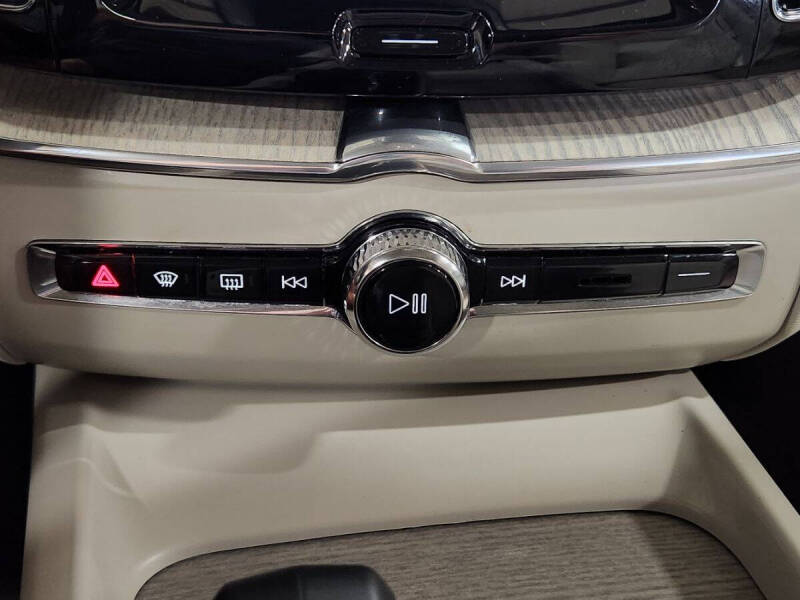 2023 Volvo XC60 Recharge T8 Plus Bright Theme