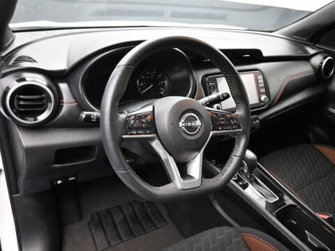 2022 Nissan Kicks SR