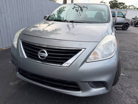 2013 Nissan Versa 1.6 SV