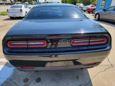 2017 Dodge Challenger SXT Plus