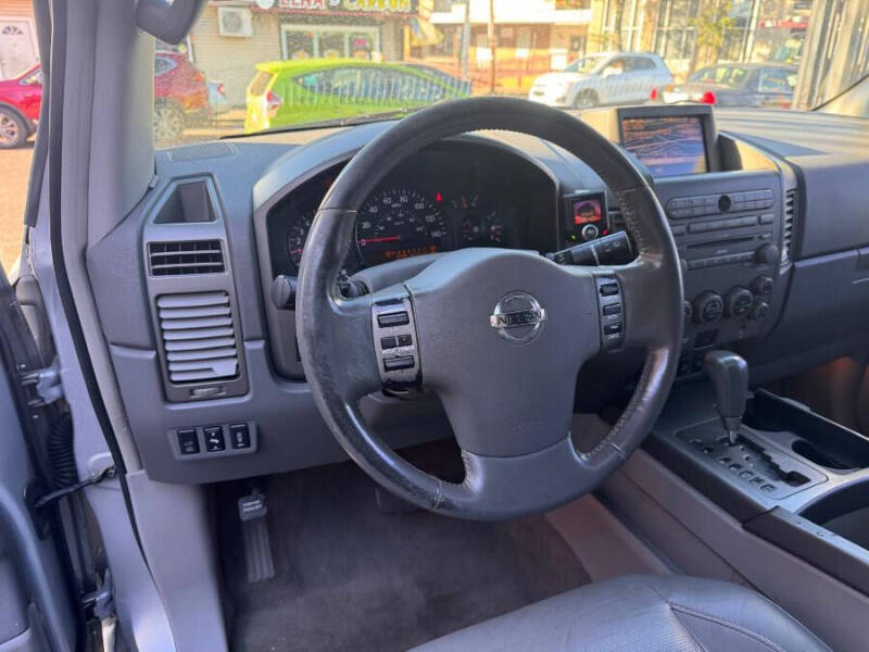 2004 Nissan Armada LE