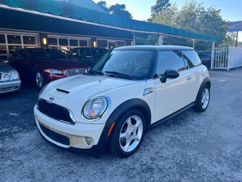 2007 MINI Cooper for sale at Connoisseur Motor Cars in Chattanooga TN