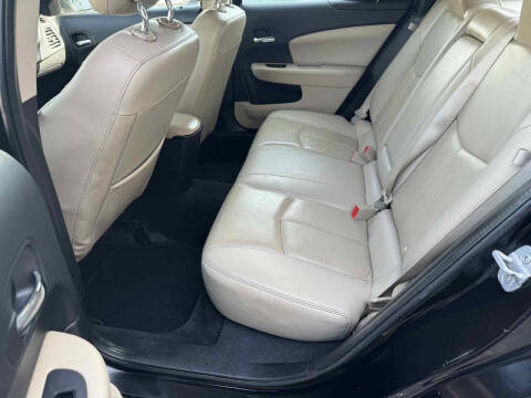 2011 Dodge Avenger Lux