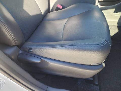 2014 Toyota Prius v Two