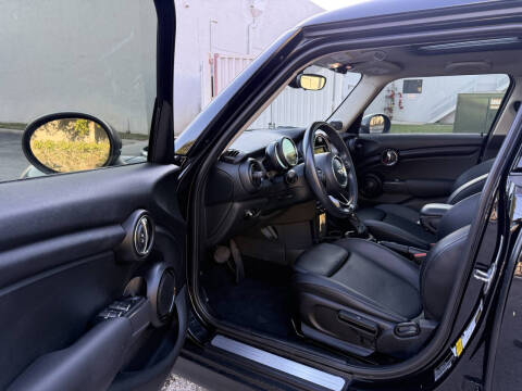 2017 MINI Hardtop 4 Door Cooper