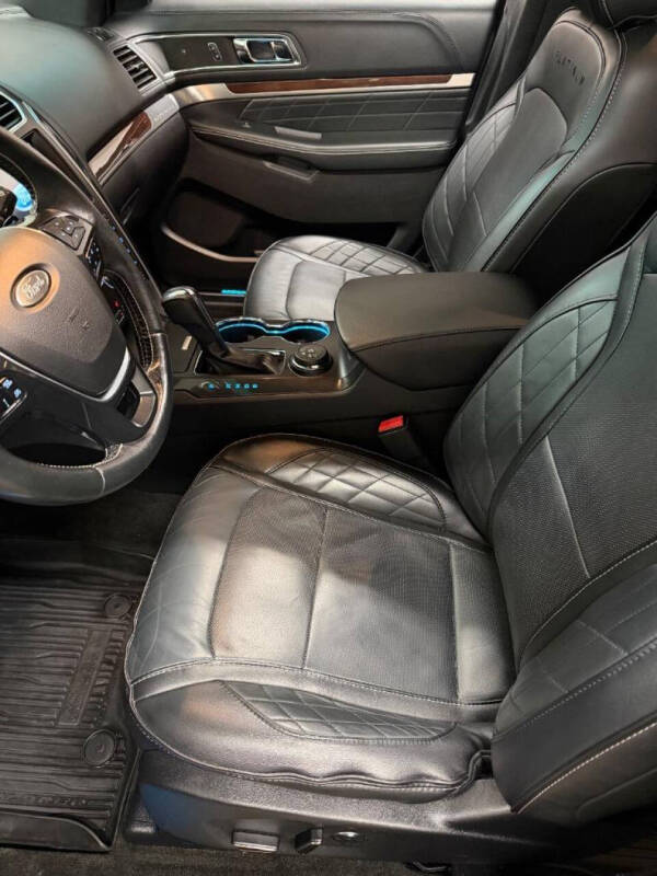 2017 Ford Explorer Platinum