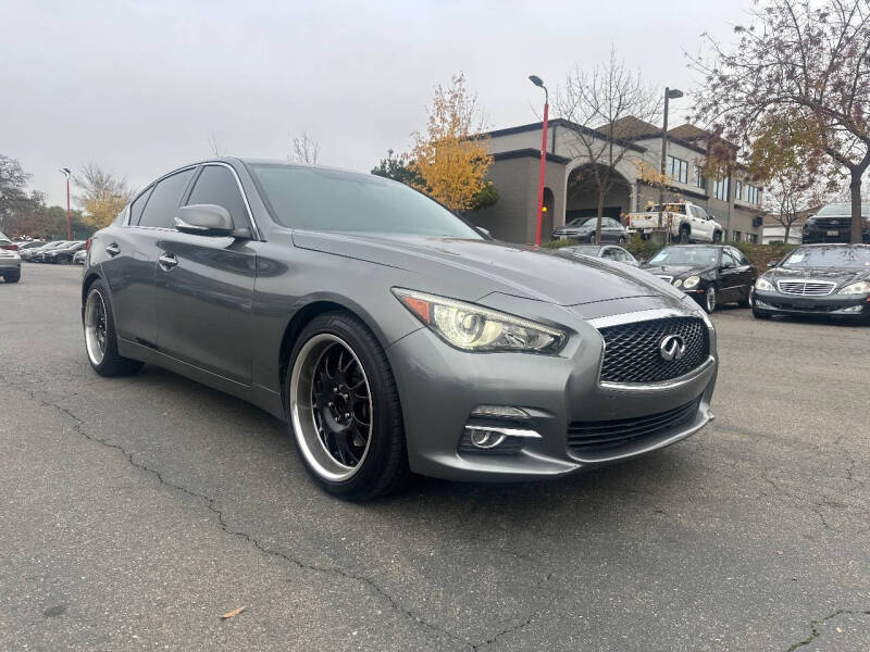 2016 INFINITI Q50 Premium's photo