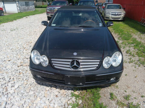 2005 Mercedes-Benz CLK for sale at Diaz Used Autos in Danville IL