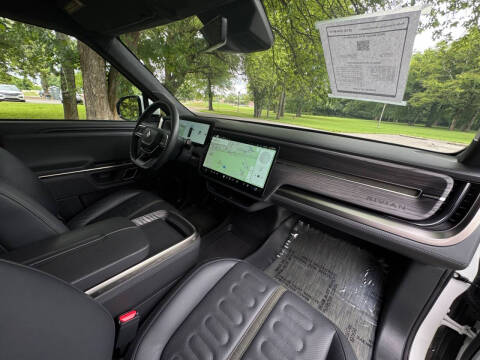 2023 Rivian R1S Adventure