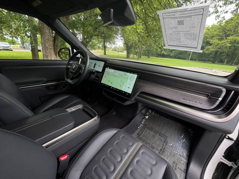 2023 Rivian R1S Adventure