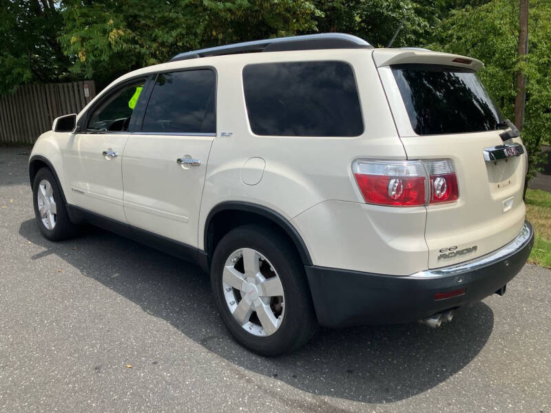 2008 GMC Acadia SLT2 photo 2