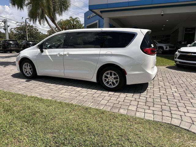 2024 Chrysler Pacifica Touring