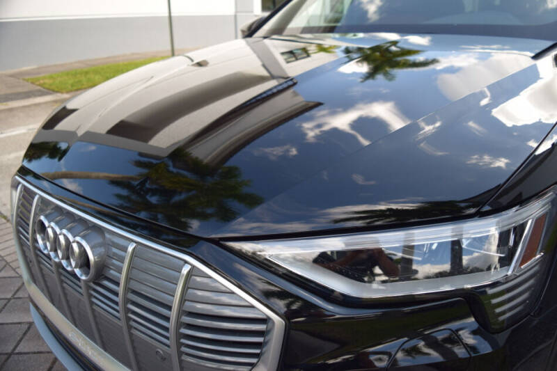 2022 Audi e-tron quattro Premium