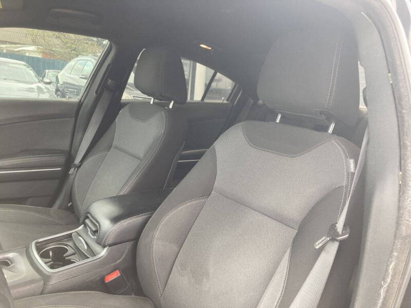 2017 Dodge Charger SE