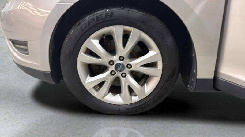 2011 Ford Taurus SEL