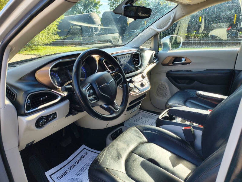 2017 Chrysler Pacifica Touring-L