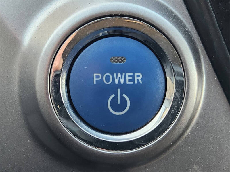 2016 Toyota Prius v Two