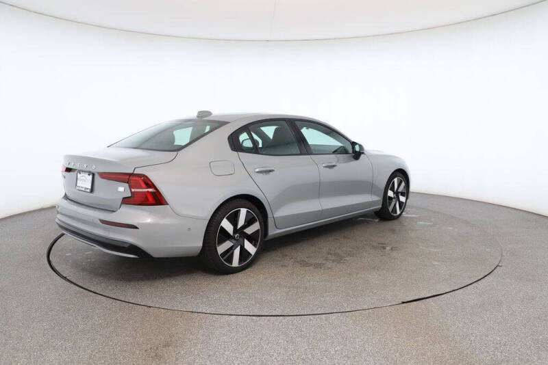 2024 Volvo S60 Recharge T8 Ultimate Dark Theme