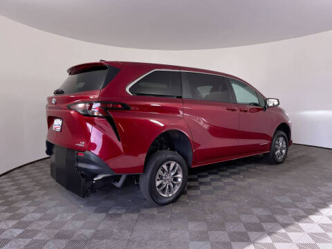 2023 Toyota Sienna LE 8-Passenger