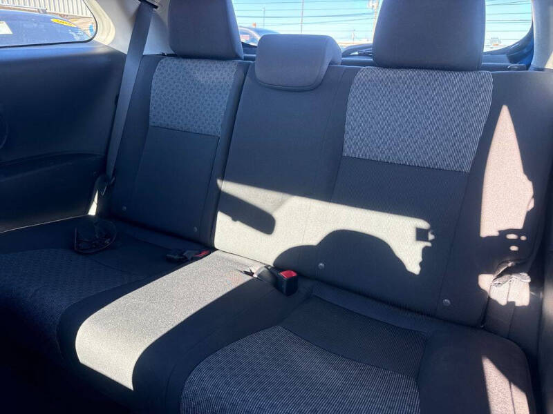 2016 Toyota Yaris 3-Door LE