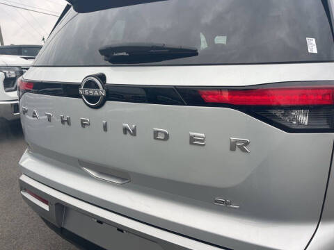 2023 Nissan Pathfinder SL