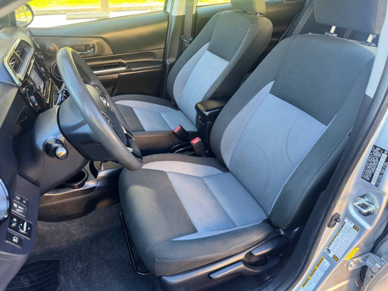 2019 Toyota Prius c L