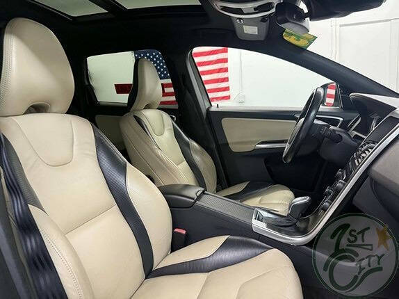 2013 Volvo XC60 T6 R-Design Platinum