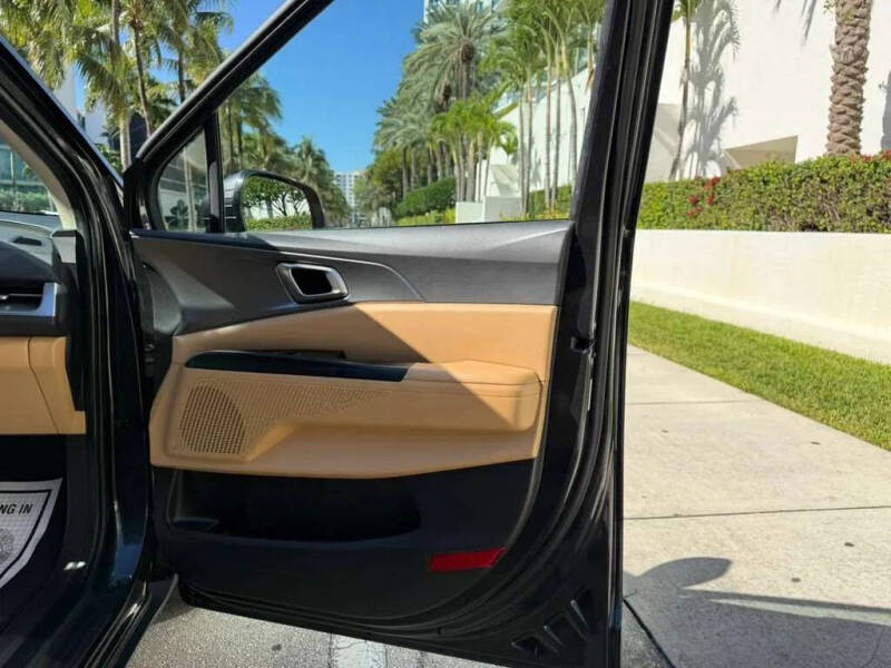 2024 Kia Carnival LX