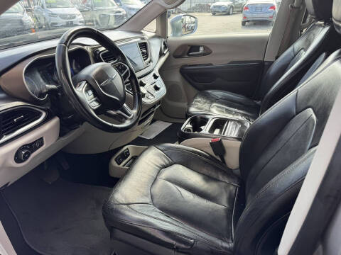 2017 Chrysler Pacifica Touring Plus