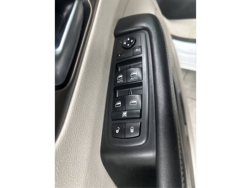 2020 Chrysler Voyager LXi