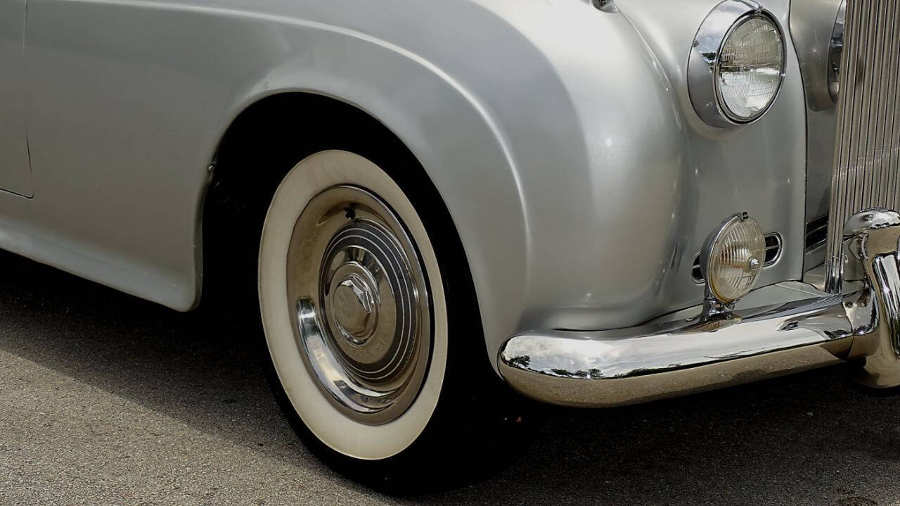1957 Rolls-Royce Silver Cloud III 12