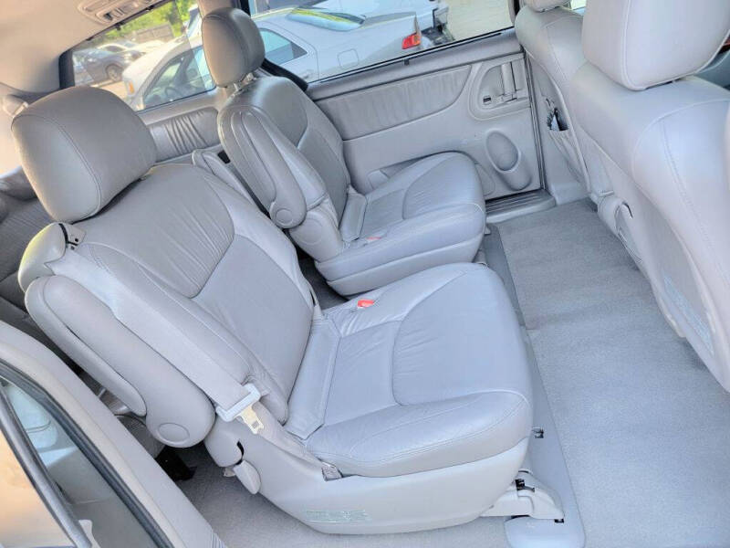 2004 Toyota Sienna