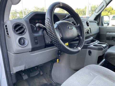 2009 Ford E-Series E-350 SD XLT