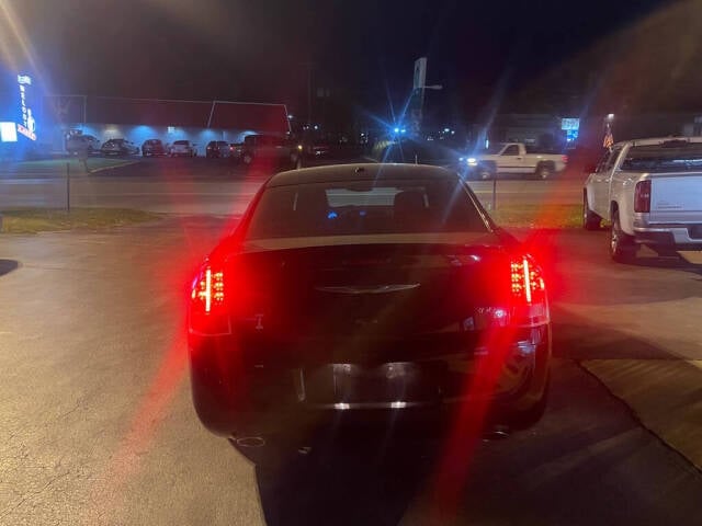 2013 Chrysler 300 for sale at Michael Johnson @ Allens Auto Sales Hopkinsville in Hopkinsville, KY