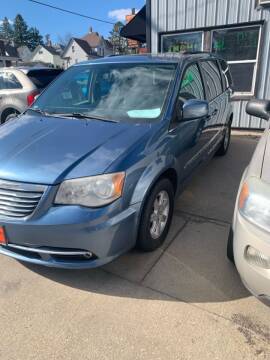 2012 Chrysler Town and Country for sale at Knowlton Motors, Inc. in Freeport IL
