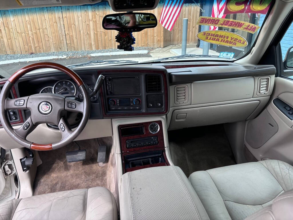 2005 Cadillac Escalade for sale at Michael Johnson @ Allens Auto Sales Hopkinsville in Hopkinsville, KY