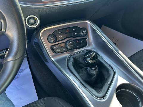 2016 Dodge Challenger R/T Shaker