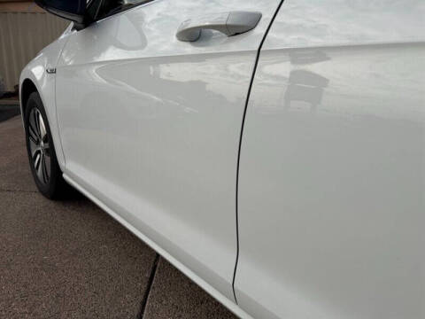 2017 Volkswagen e-Golf SE