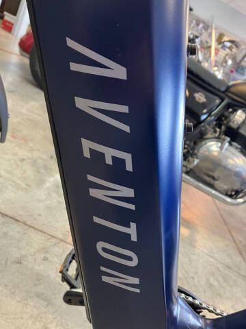 2025 Aventon  D35D3285