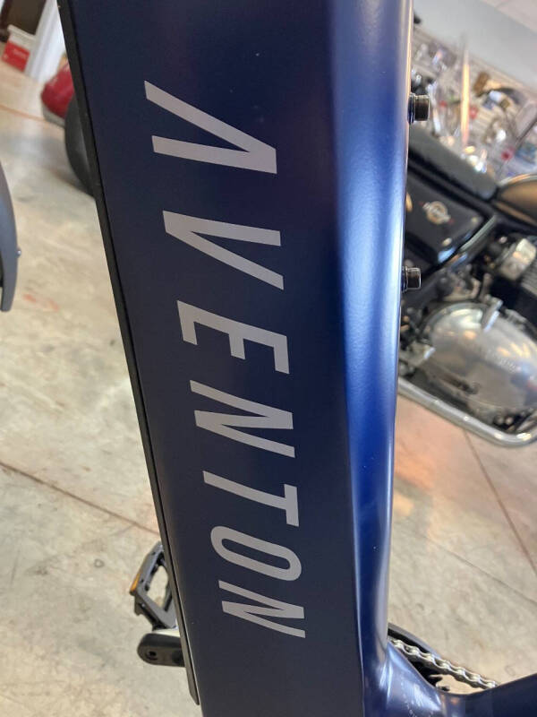 2025 Aventon  D35D3285