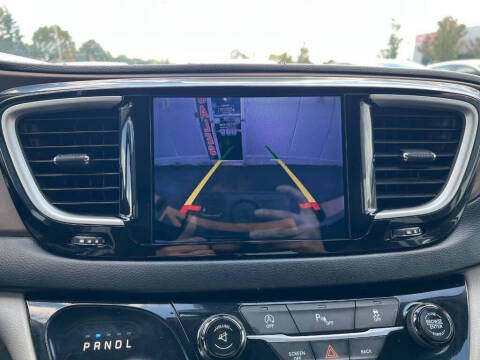 2017 Chrysler Pacifica Touring-L