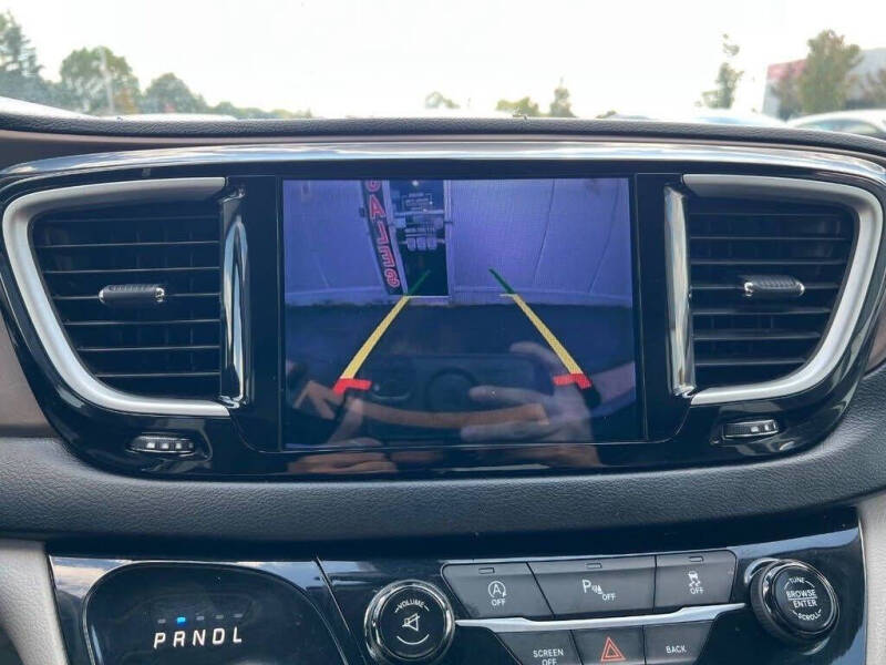 2017 Chrysler Pacifica Touring-L