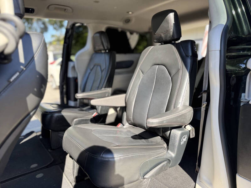 2017 Chrysler Pacifica Touring-L