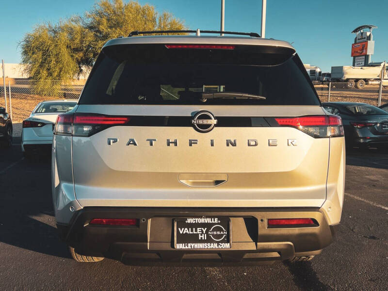 2025 Nissan Pathfinder SV