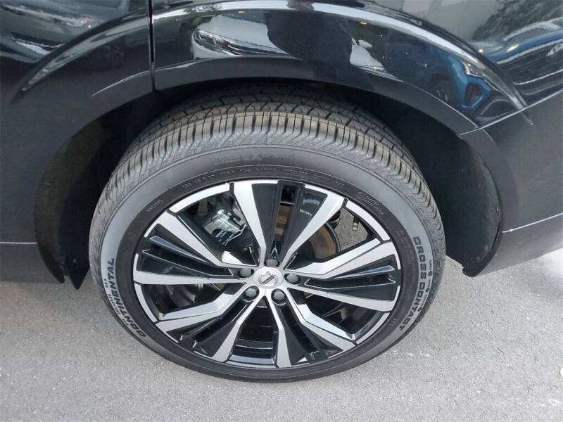 2025 Volvo XC60 B5 Plus Dark Theme