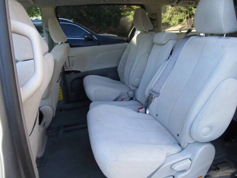 2012 Toyota Sienna LE 8-Passenger